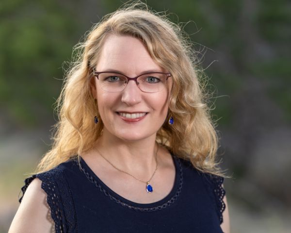 profile photo for Dr. Elizabeth Hartwig